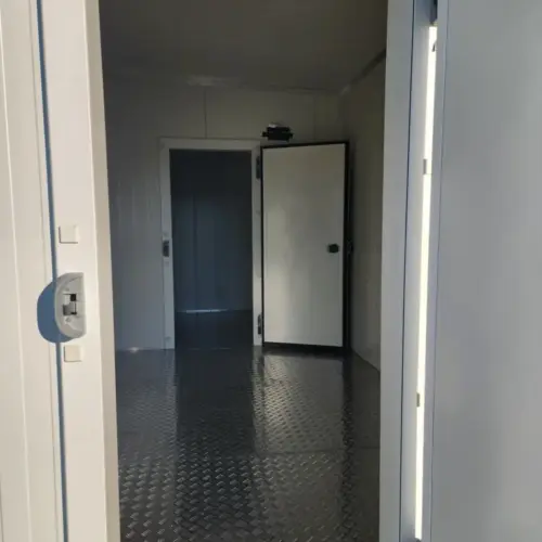 freezer room twin rooms 768x1024